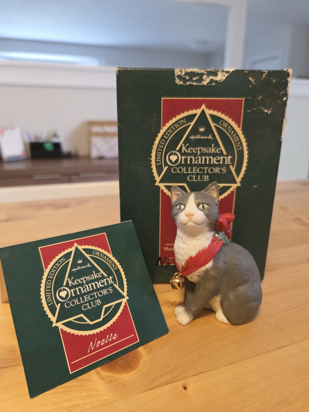 Hallmark 1989 Gray & White Cat ornament